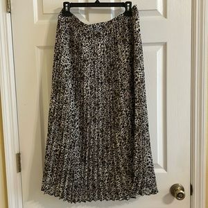 A New Day black gray and white pleated skirt